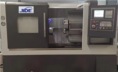 ¿Puede un torno CNC realizar operaciones de contorneado?